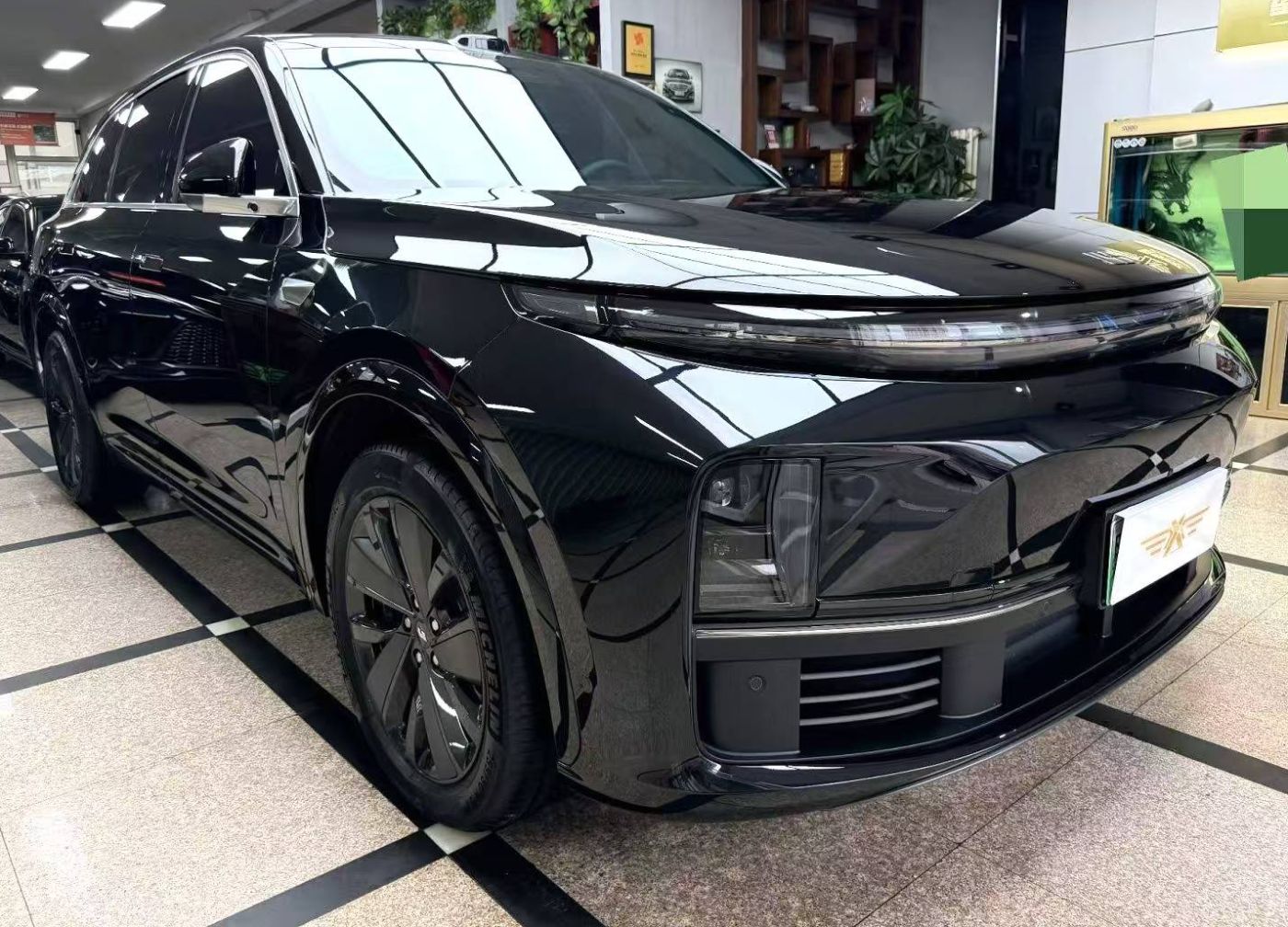 Автомобиль Li Auto L7 на площадке перед выкупом